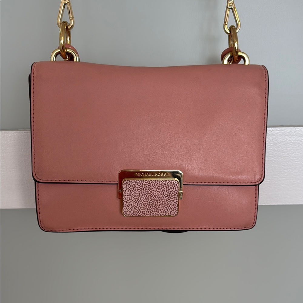 Michael Kors Pink Shoulder Bag with Gold Clasp and Chain Strap
